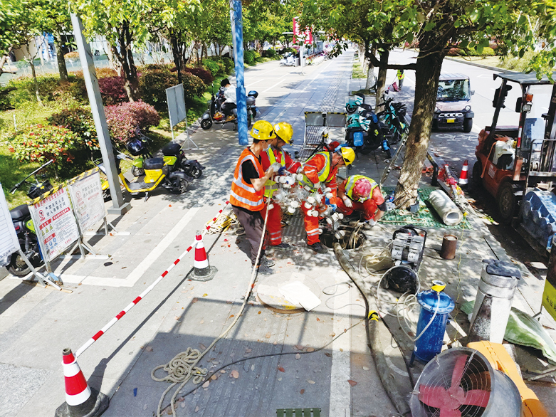  抚松UV-CIPP紫外光固化修复